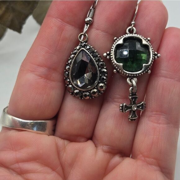 "5/$25" Mismatched Silvertone Green/Gray Celtic Dangle Earrings - Picture 7 of 9